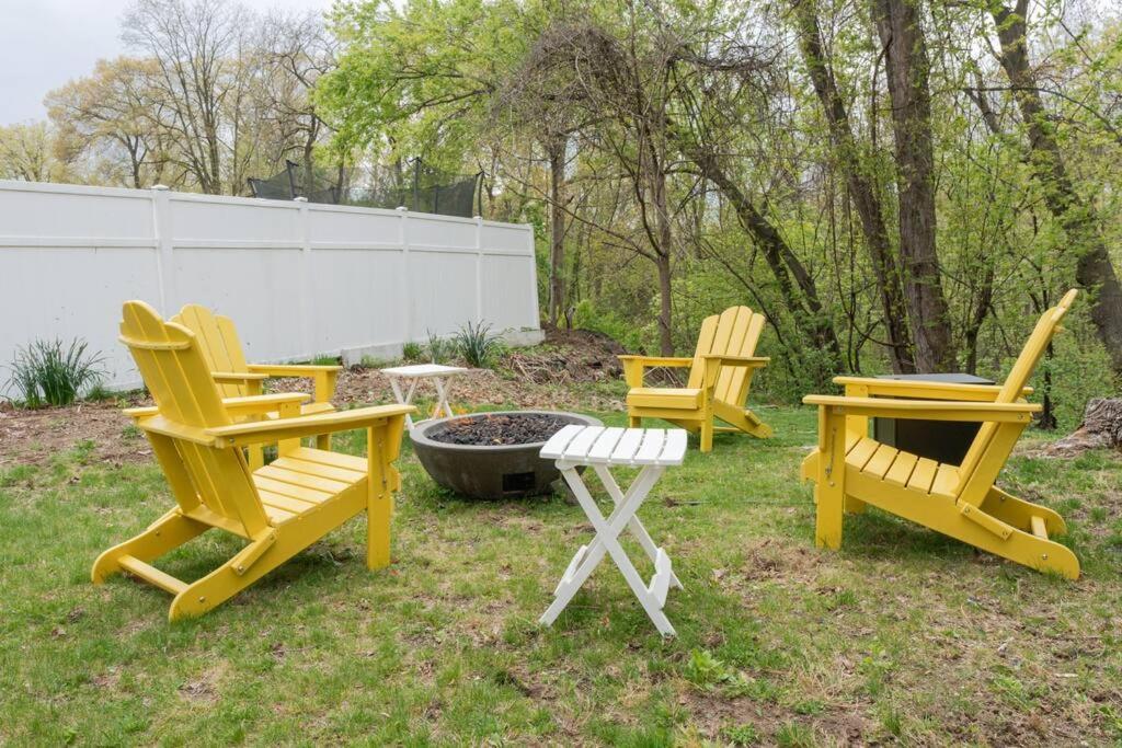 Campfire Cottage Fireplace, Fire Pit & No Chores! คิงสตัน ภายนอก รูปภาพ